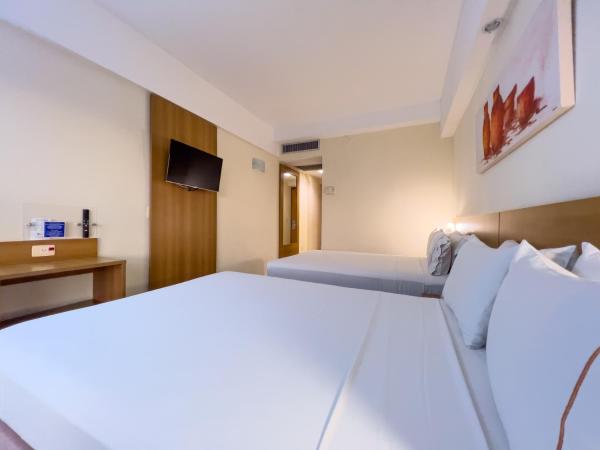 Praiamar Express Hotel : photo 7 de la chambre chambre standard avec 2 lits doubles