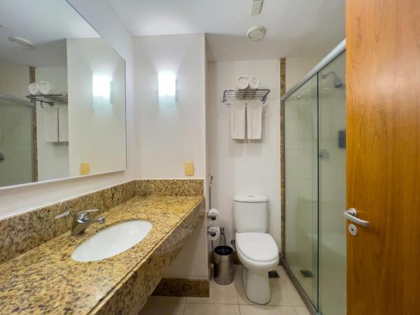 Praiamar Express Hotel : photo 9 de la chambre chambre de luxe - vue sur mer et balcon