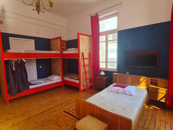 Doukas Hostel Room : photo 2 de la chambre lit dans dortoir mixte de 6 lits