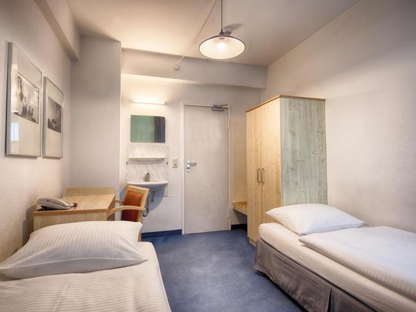 enjoy hostel Berlin City West : photo 4 de la chambre chambre lits jumeaux Économique