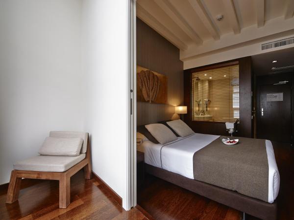 Carris Casa de la Troya : photo 1 de la chambre chambre supérieure avec balcon