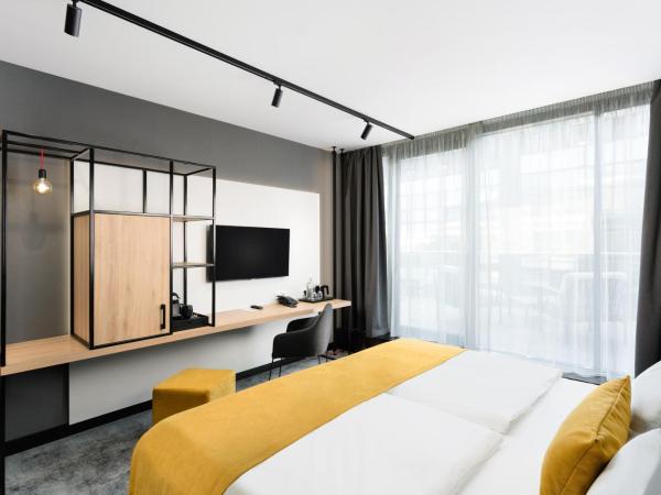 Art Hotel Szeged : photo 2 de la chambre chambre double ou lits jumeaux deluxe avec balcon