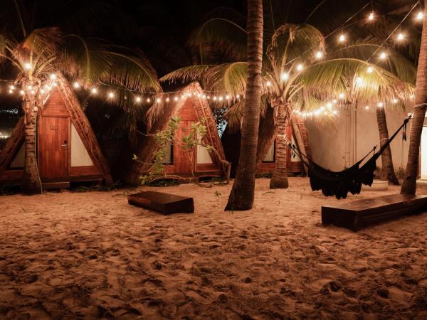 Selina Poc Na Isla Mujeres : photo 3 de la chambre private teepee, shared bathroom