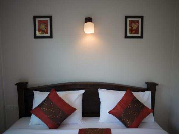 Srichada Hotel Khaolak - SHA Extra Plus : photo 9 de la chambre chambre double supérieure avec balcon
