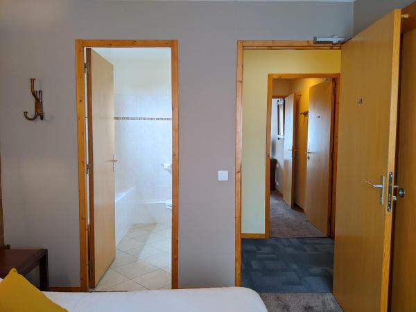 Hotel Les Arolles : photo 5 de la chambre chambre quadruple deluxe