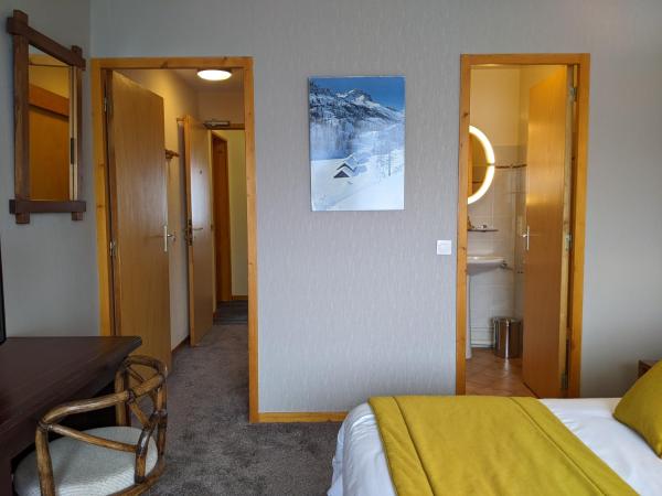 Hotel Les Arolles : photo 3 de la chambre chambre quadruple deluxe