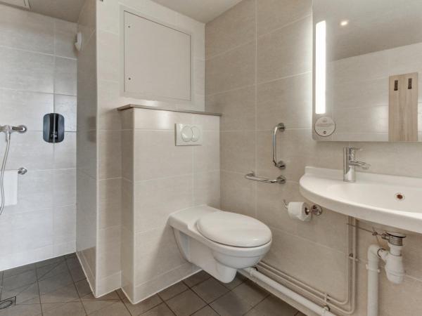 B&B HOTEL Marseille Prado Vélodrome : photo 1 de la chambre chambre double - accessible aux personnes à mobilité réduite