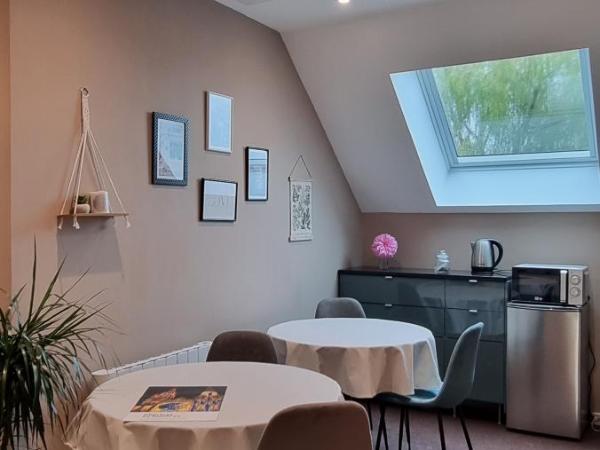 Au Nid des Champs, Agréable chambre d'hôtes, proche de Chartres : photo 8 de la chambre chambre familiale - vue sur jardin