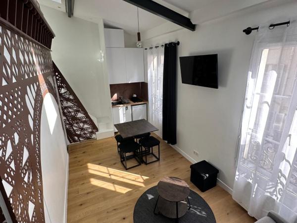 Beatrice et Emmanuel Meublé Eiffel : photo 6 de la chambre appartement avec mezzanine - 3ème Étage