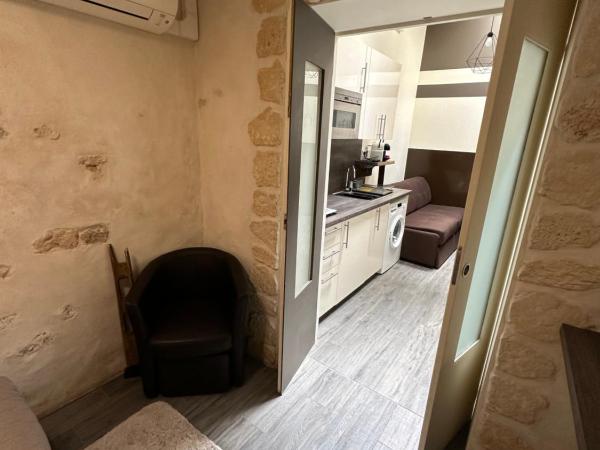 Beatrice et Emmanuel Meublé Eiffel : photo 6 de la chambre appartement - rez-de-chaussée