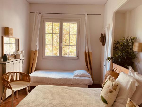 Hotel de La Plage - Mahogany : photo 2 de la chambre chambre quadruple - vue sur jardin