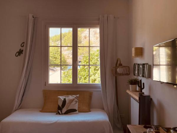 Hotel de La Plage - Mahogany : photo 4 de la chambre chambre quadruple - vue sur jardin