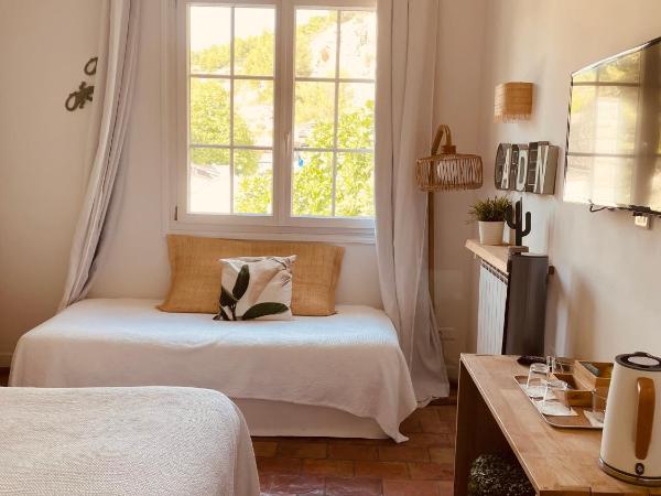 Hotel de La Plage - Mahogany : photo 2 de la chambre chambre triple - vue sur jardin