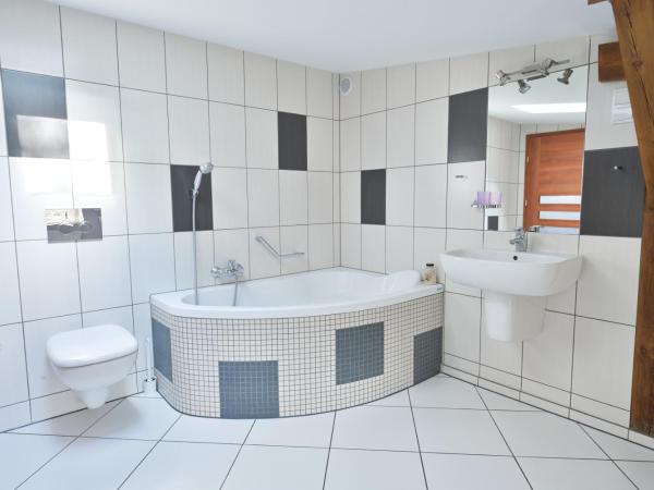 Pokoje u świętego Krzysztofa : photo 2 de la chambre chambre lits jumeaux avec salle de bains