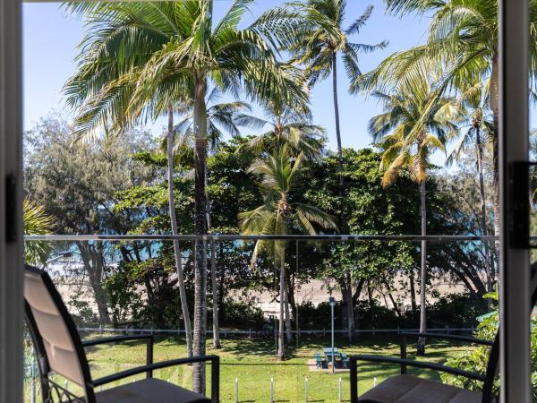 Beaches Holiday Apartments - Official Onsite Reception & Check In : photo 1 de la chambre suite 2 chambres avec vue sur océan