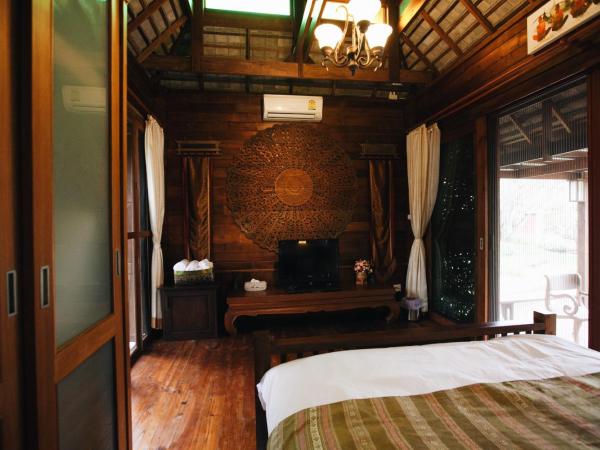 Baansuwanburi : photo 4 de la chambre chambre lit queen-size - vue sur Étang et piscine