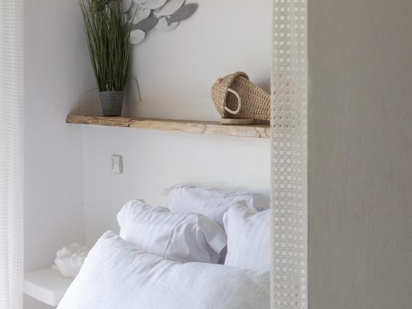 Hotel de La Plage - Mahogany : photo 5 de la chambre chambre triple - vue sur jardin