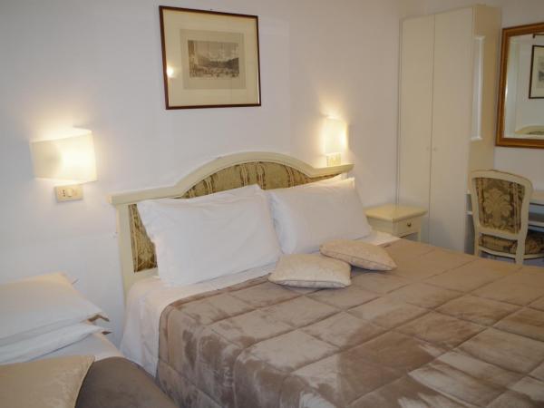 Hotel Casa Petrarca : photo 1 de la chambre chambre triple