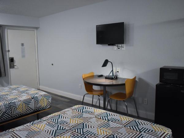 Motel 6 Columbus OH - OSU North : photo 7 de la chambre chambre quadruple - non-fumeurs
