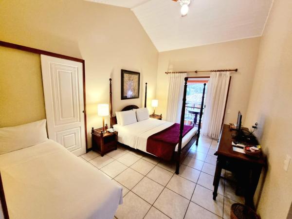 Pousada Corsario Buzios : photo 4 de la chambre chambre triple avec balcon