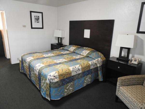 Downtown Inn : photo 3 de la chambre chambre lit king-size