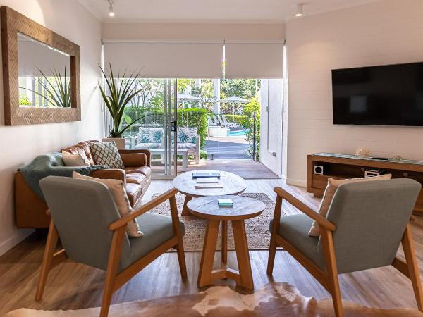 Beaches Holiday Apartments - Official Onsite Reception & Check In : photo 1 de la chambre deluxe two-bedroom apartment with pool deck access