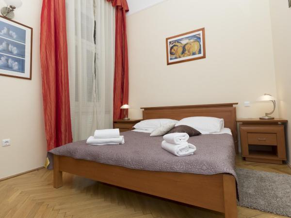 Budapest Bed and Breakfast : photo 7 de la chambre chambre double standard avec baignoire