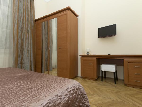 Budapest Bed and Breakfast : photo 10 de la chambre chambre double standard avec baignoire