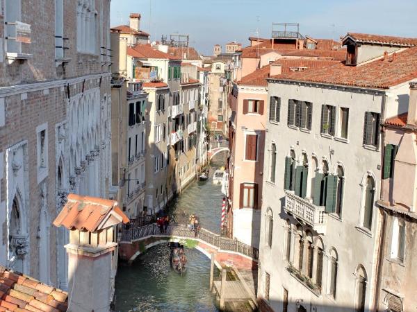 Locanda Delle Acque : photo 1 de la chambre chambre quadruple avec terrasse - vue sur canal