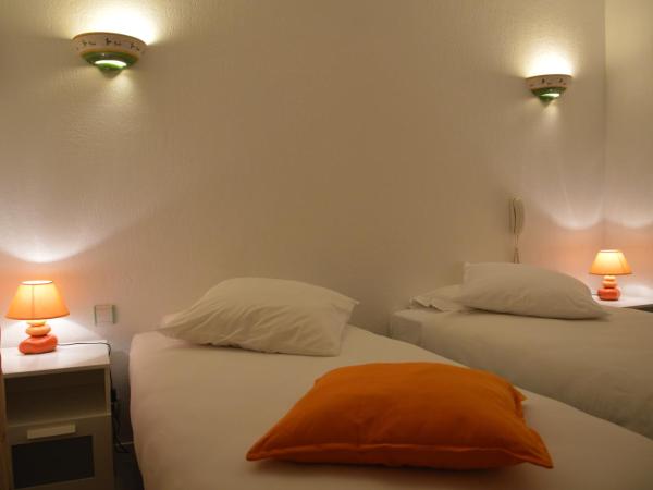 Le Castelet : photo 3 de la chambre chambre lits jumeaux