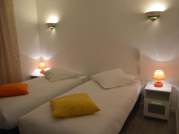 Le Castelet : photo 1 de la chambre chambre lits jumeaux