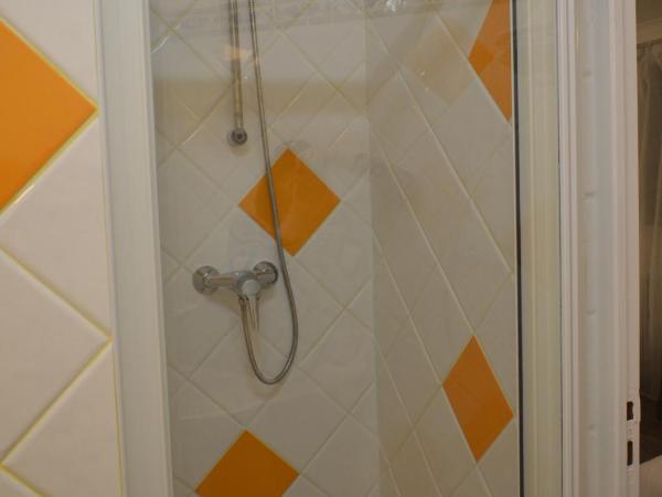 Le Castelet : photo 6 de la chambre chambre lits jumeaux