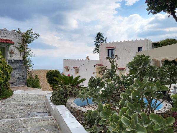 Room in Apartment - Spacious Room in Creta for 3 people, with Ac, Swimming Pool and Nature : photo 2 de la chambre chambre triple