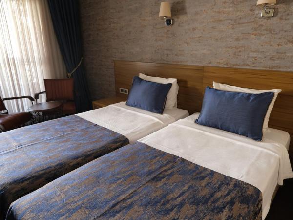 Azka Hotel : photo 1 de la chambre chambre double ou lits jumeaux - vue sur les terres

