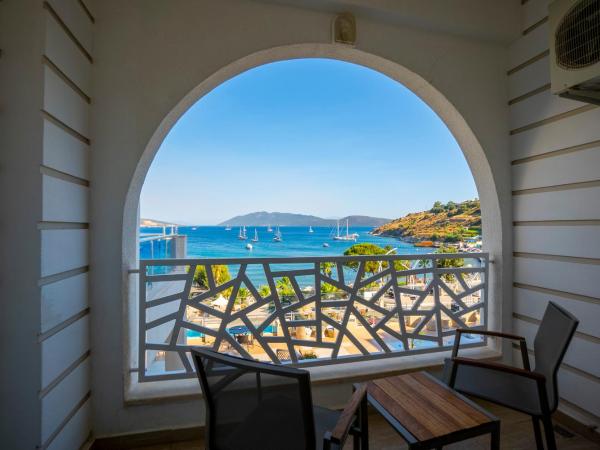 Azka Hotel : photo 4 de la chambre chambre double ou lits jumeaux standard - vue sur mer