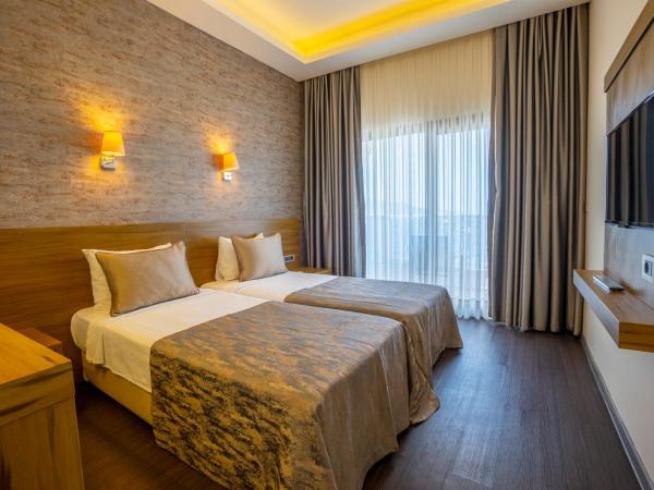 Azka Hotel : photo 1 de la chambre chambre double ou lits jumeaux standard - vue sur mer