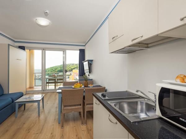 Resort del Mar : photo 9 de la chambre appartement supérieur 1 chambre avec balcon (4 personnes) - vue sur mer