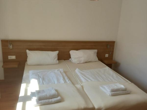 Hotel Krone Bad Cannstatt : photo 2 de la chambre chambre double