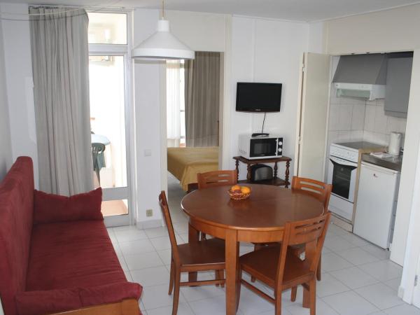 Edificio Albufeira Apartamentos A. Local - Albuturismo Lda : photo 7 de la chambre appartement 1 chambre - vue latérale mer