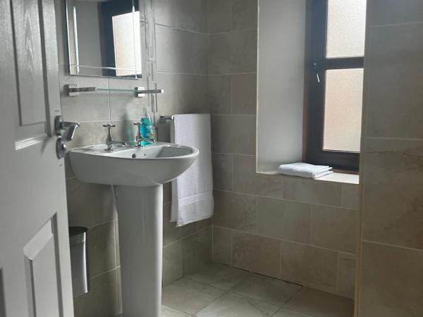 Woodquay House : photo 9 de la chambre chambre double avec salle de bains privative