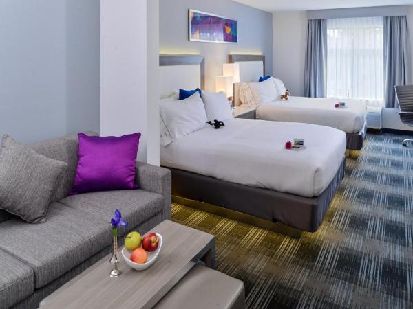 Holiday Inn Express & Suites San Diego - Mission Valley, an IHG Hotel : photo 2 de la chambre suite avec 2 lits queen-size