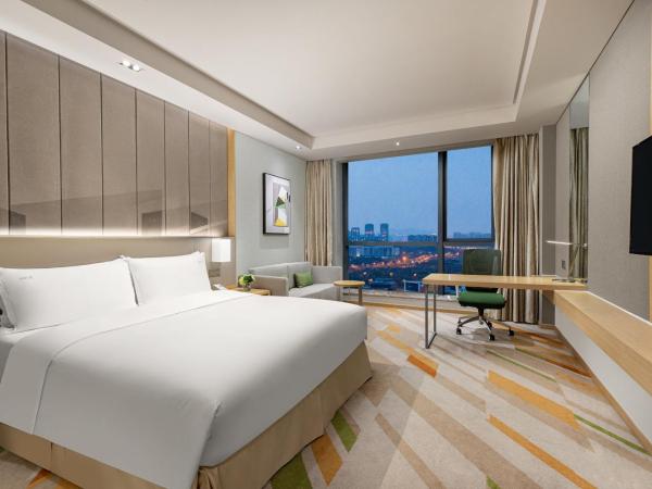 Holiday Inn Wuxi Taihu New City, an IHG Hotel : photo 3 de la chambre chambre lit king-size standard - Étage Élevé - vue sur ville