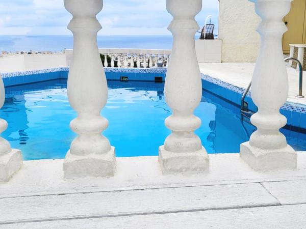 Room in Apartment - Beautiful and Spacious Room near Cretan Sea : photo 9 de la chambre chambre triple