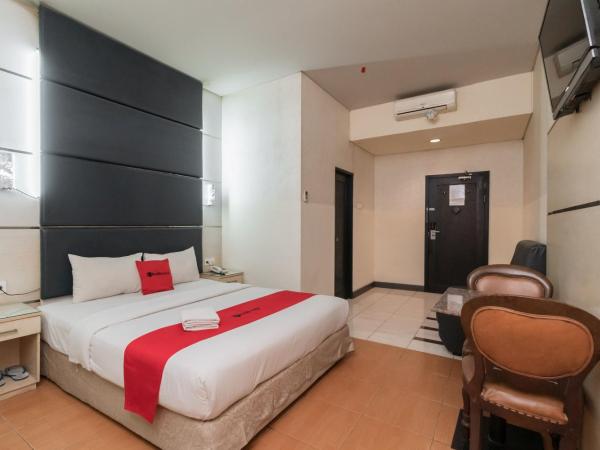 RedDoorz at Jalan Gunung Sahari : photo 4 de la chambre chambre double deluxe