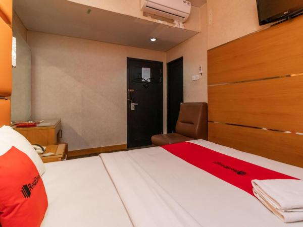 RedDoorz at Jalan Gunung Sahari : photo 4 de la chambre chambre double standard