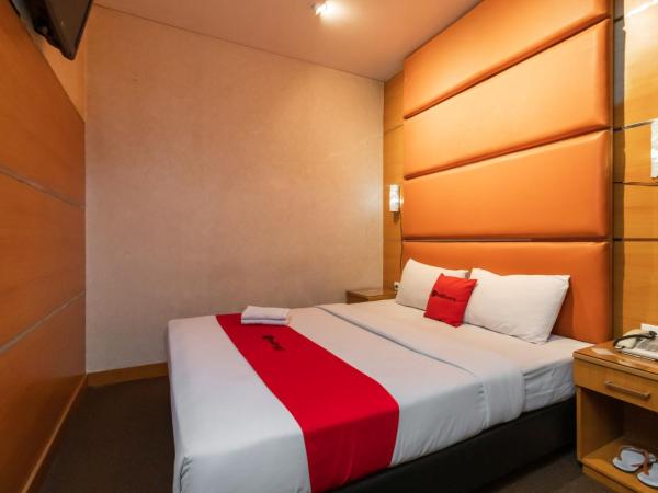 RedDoorz at Jalan Gunung Sahari : photo 6 de la chambre chambre double standard