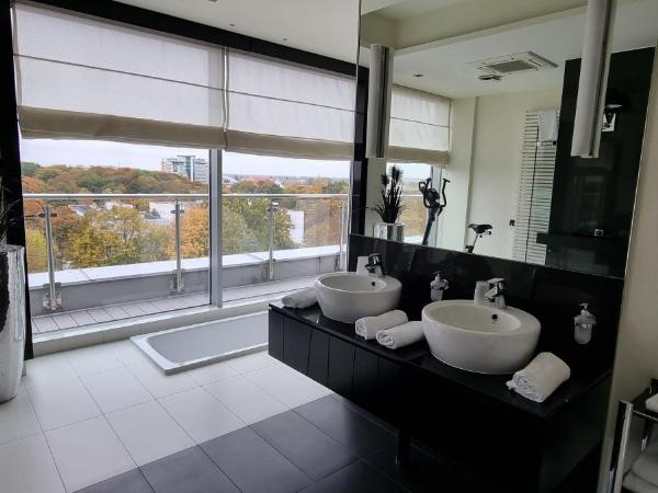 Sanatorium Uzdrowiskowe Bałtyk : photo 2 de la chambre suite 1 chambre - vue sur ville