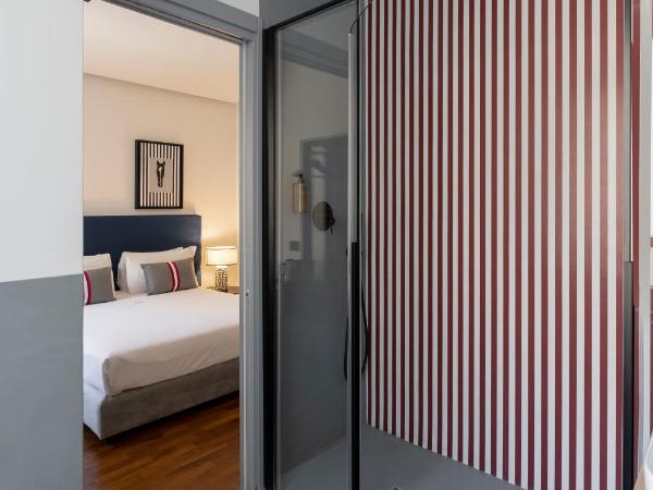 Le Mummarelle Napoli : photo 4 de la chambre standard king room – via santa lucia 20