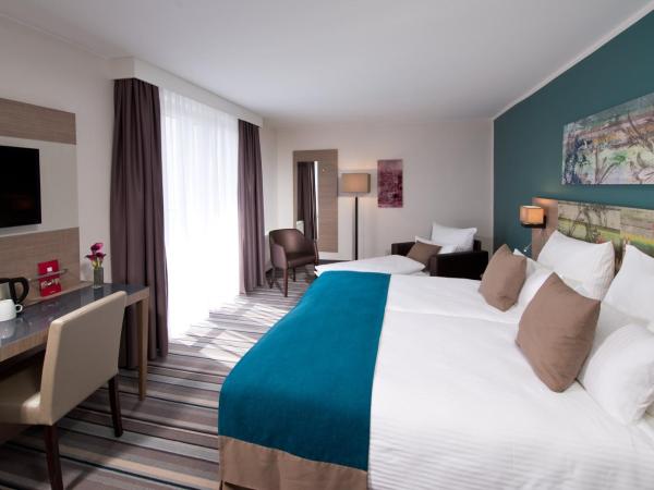 Leonardo Hotel Munich City Olympiapark : photo 1 de la chambre chambre triple supérieure