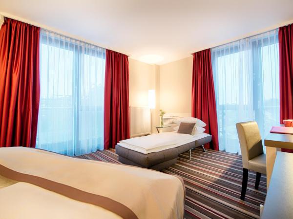 Leonardo Hotel Hannover Airport : photo 3 de la chambre chambre familiale triple supérieure